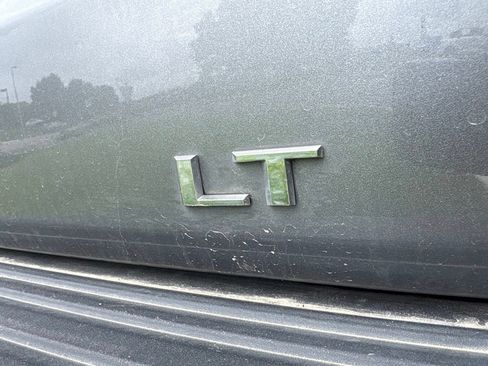 Used 2022 Chevrolet Suburban LT AWD/4WD image 3