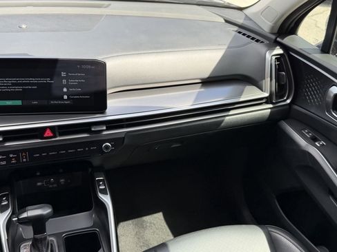 Used 2025 Kia Sorento S FWD image 17