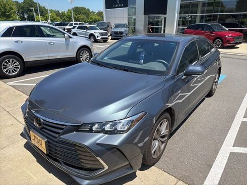 Used 2021 Toyota Avalon XLE FWD image 3