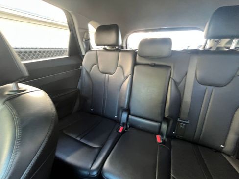 Used 2024 Kia Sorento S image 41