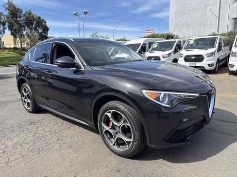 Used 2018 Alfa Romeo Stelvio Ti image 3