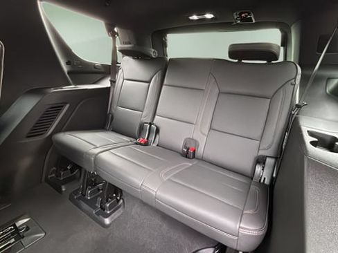 Used 2025 Chevrolet Tahoe High Country AWD/4WD image 33