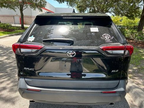 Used 2020 Toyota RAV4 XLE FWD image 5