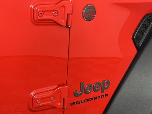 Certified 2024 Jeep Gladiator Rubicon w/ Technology Group image 34