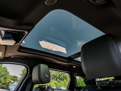 New 2026 Land Rover Range Rover Velar S AWD/4WD image 4