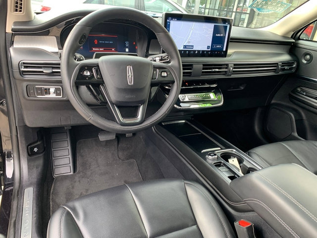 Certified 2023 Lincoln Corsair AWD w/ Equipment Group 102A image 19