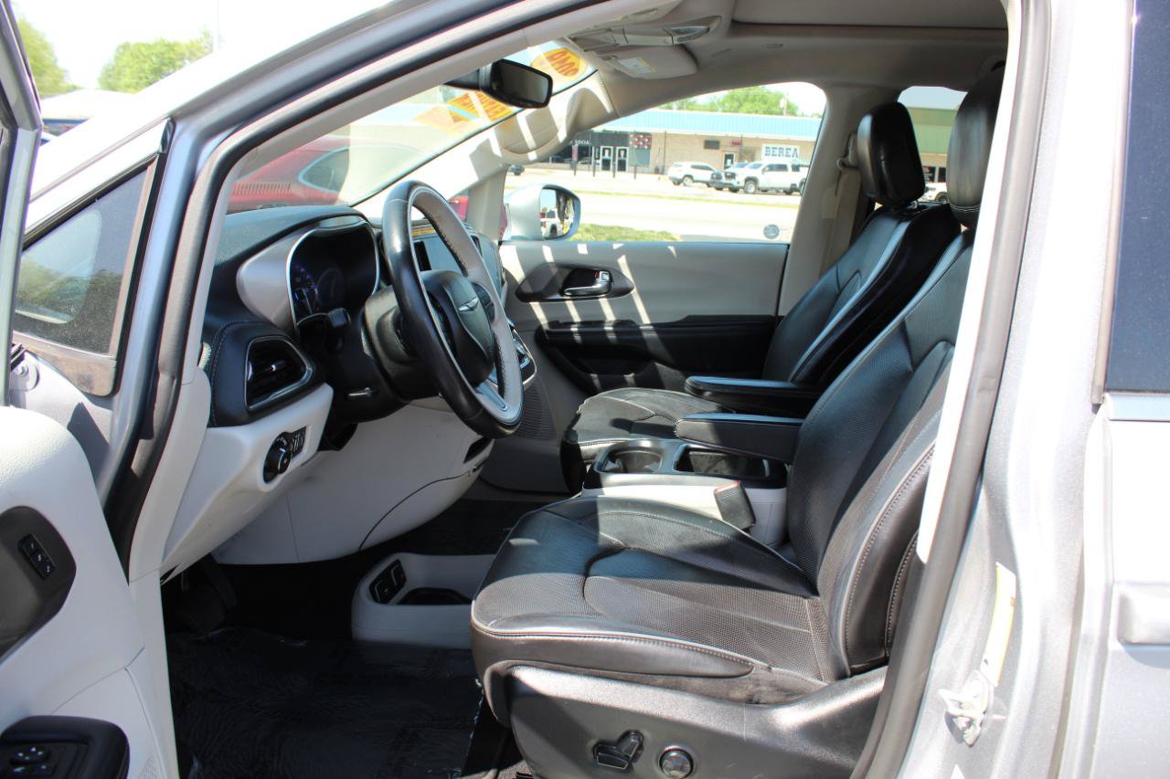 Used 2019 Chrysler Pacifica Limited FWD image 9