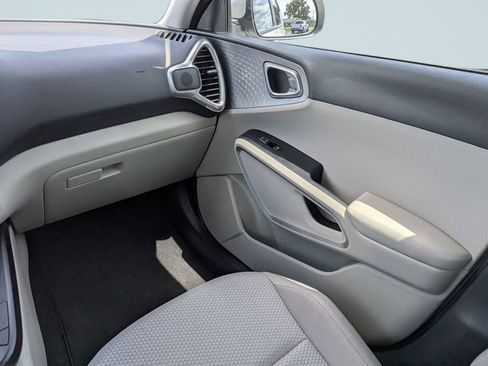 Used 2025 Kia Soul LX w/ LX Technology Package FWD image 15