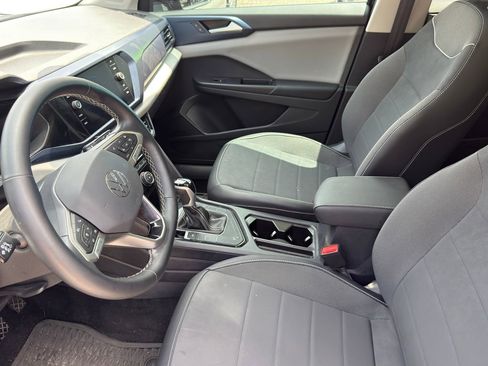 Used 2023 Volkswagen Taos SE w/ Panoramic Sunroof Package FWD image 11