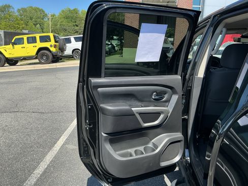 Used 2024 Nissan Titan SV w/ SV Convenience Package RWD image 21
