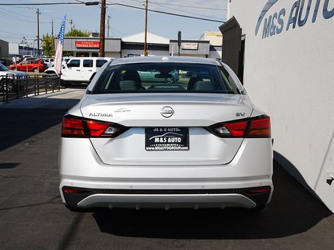 Used 2024 Nissan Altima 2.5 SV image 5