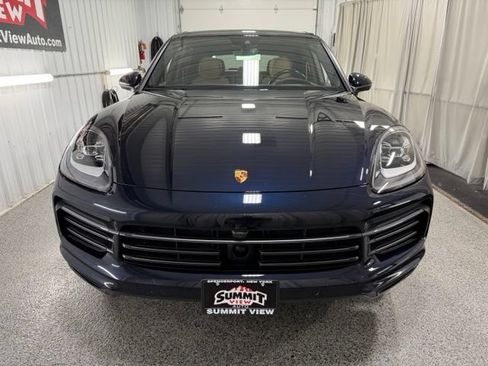 Used 2023 Porsche Cayenne Platinum Edition AWD/4WD image 2