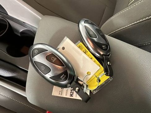 Certified 2025 Hyundai Elantra Sport FWD image 21