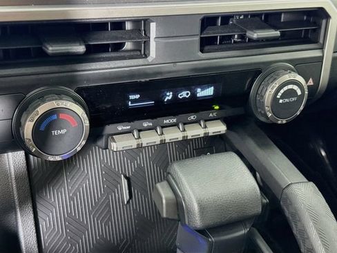 Certified 2025 Toyota 4Runner SR5 AWD/4WD image 17