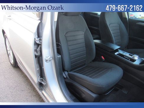 Used 2020 Ford Fusion SE image 27