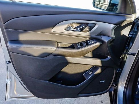 Used 2023 Chevrolet Traverse LT w/ LT Premium Package image 25