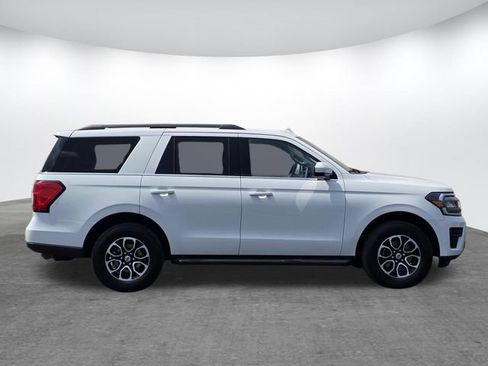 Used 2024 Ford Expedition XLT AWD/4WD image 3