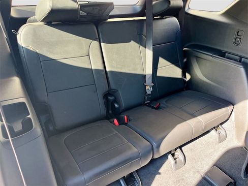 Used 2023 Chevrolet Traverse LT w/ LPO, Floor Liner Package image 28
