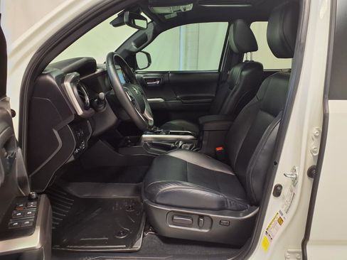 Used 2023 Toyota Tacoma Limited image 26