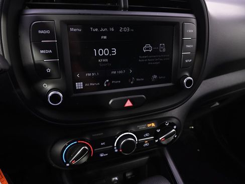 Used 2025 Kia Soul LX w/ LX Technology Package FWD image 27