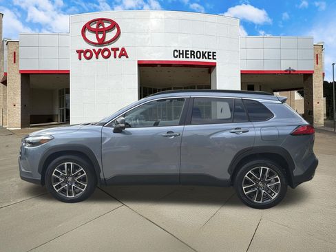 Used 2026 Toyota Corolla Cross XLE w/ Convenience Package AWD/4WD image 8