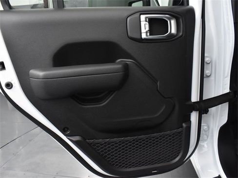 Used 2024 Jeep Wrangler Sport S image 14