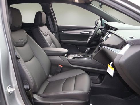 New 2026 Cadillac XT5 Luxury image 18