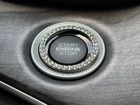 Used 2023 Jeep Grand Cherokee Limited w/ Luxury Tech Group II image 25