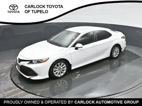 Used 2018 Toyota Camry LE image 29