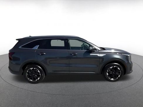 Used 2024 Kia Sorento S FWD image 16