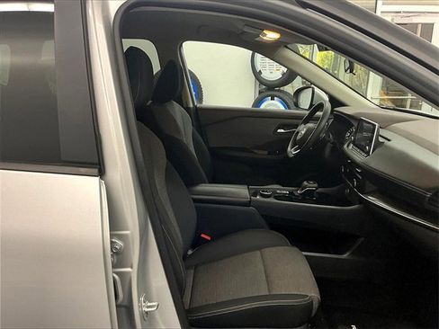 Used 2023 Nissan Rogue SV image 11