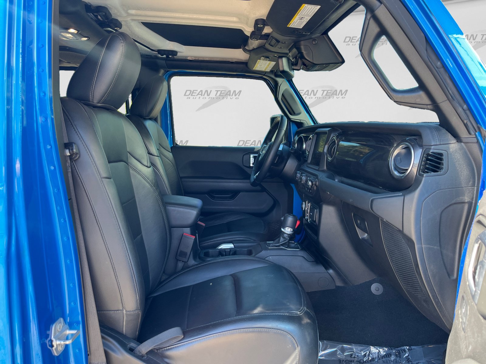 Used 2022 Jeep Wrangler Unlimited Sahara AWD/4WD image 17