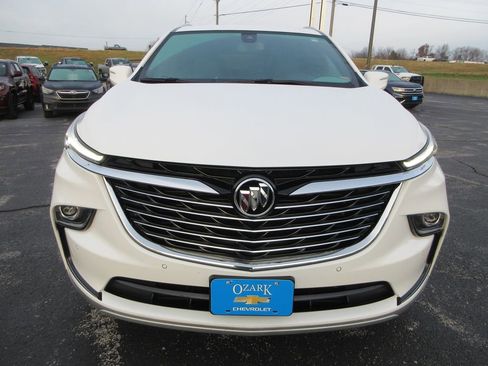 Used 2023 Buick Enclave Essence image 8