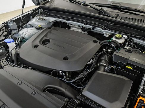 Certified 2025 Volvo XC40 B5 Plus image 31