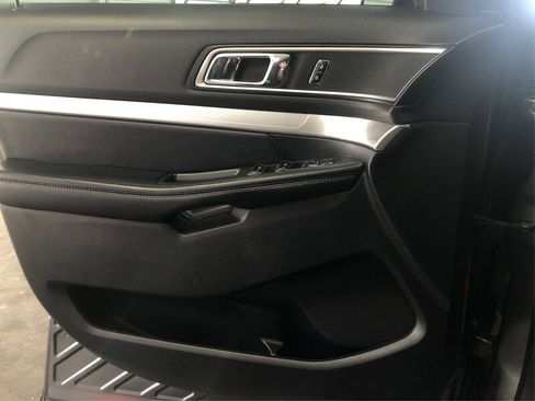 Used 2017 Ford Explorer XLT AWD/4WD image 16