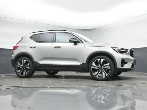 Used 2023 Volvo XC40 B5 Ultimate w/ Protection Package Premier AWD/4WD image 10