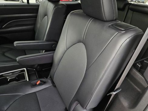 Used 2025 Toyota Grand Highlander AWD image 15