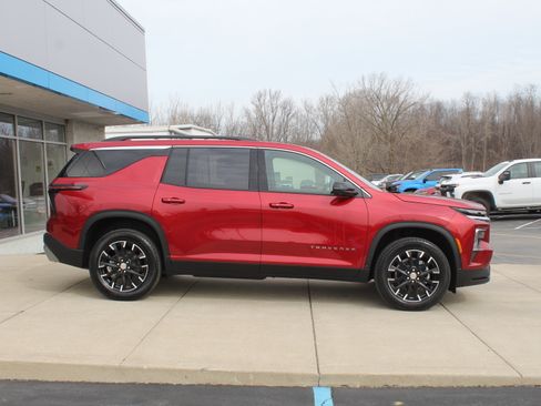 New 2026 Chevrolet Traverse LT image 3