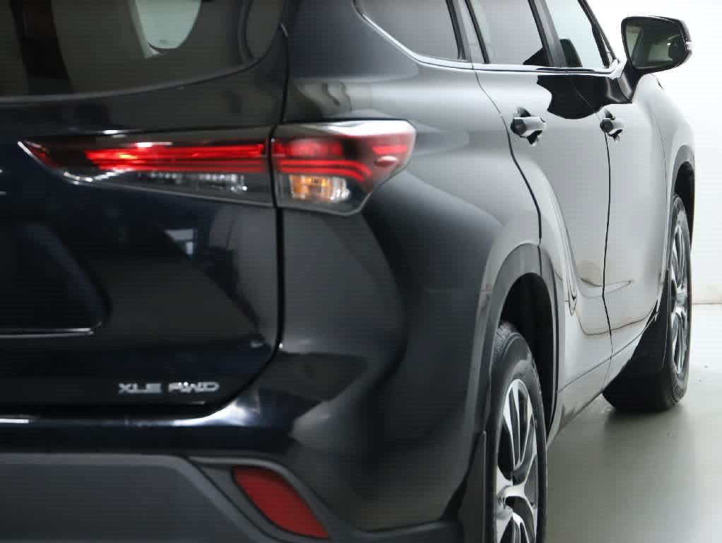 Used 2024 Toyota Highlander XLE AWD/4WD image 46