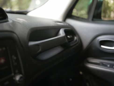 Used 2016 Jeep Renegade Latitude image 31