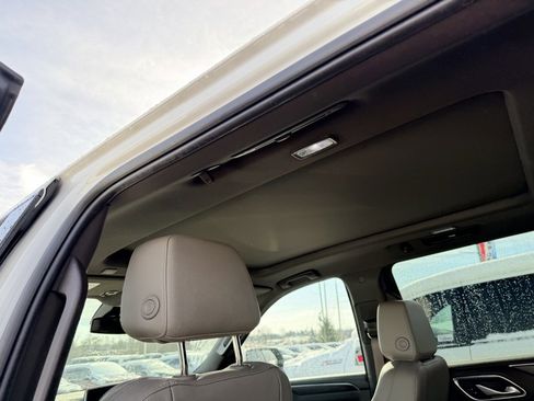 Used 2023 Chevrolet Suburban LT w/ Luxury Package image 33