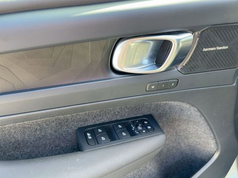 Certified 2024 Volvo XC40 Recharge Ultimate w/ Protection Package Premier image 13