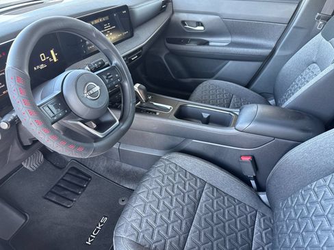 Used 2025 Nissan Kicks SV FWD image 9