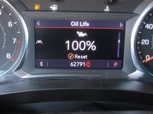 Used 2023 Chevrolet Traverse LT AWD/4WD image 28