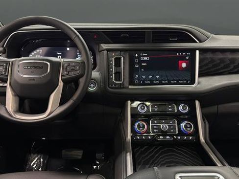 Used 2023 GMC Yukon Denali AWD/4WD image 10