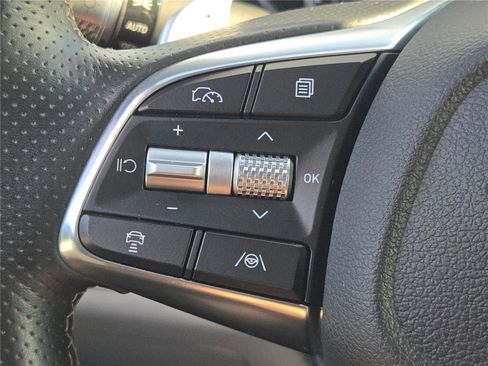 Used 2025 Genesis G70 2.5T image 31