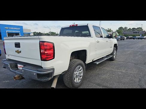 Used 2019 Chevrolet Silverado 2500 LT w/ LT Convenience Package image 3