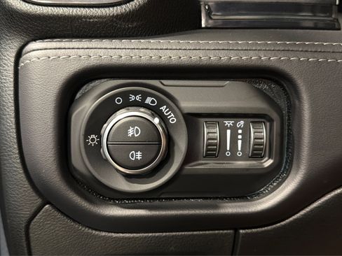 Used 2023 RAM 1500 Limited AWD/4WD image 22