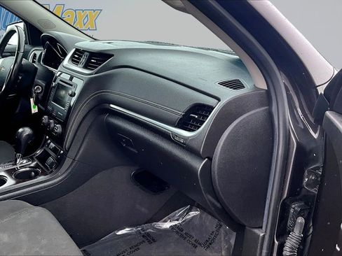 Used 2017 Chevrolet Traverse LT w/ Style and Technology Package AWD/4WD image 33