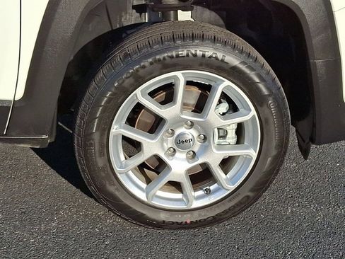 Certified 2023 Jeep Renegade Latitude image 9